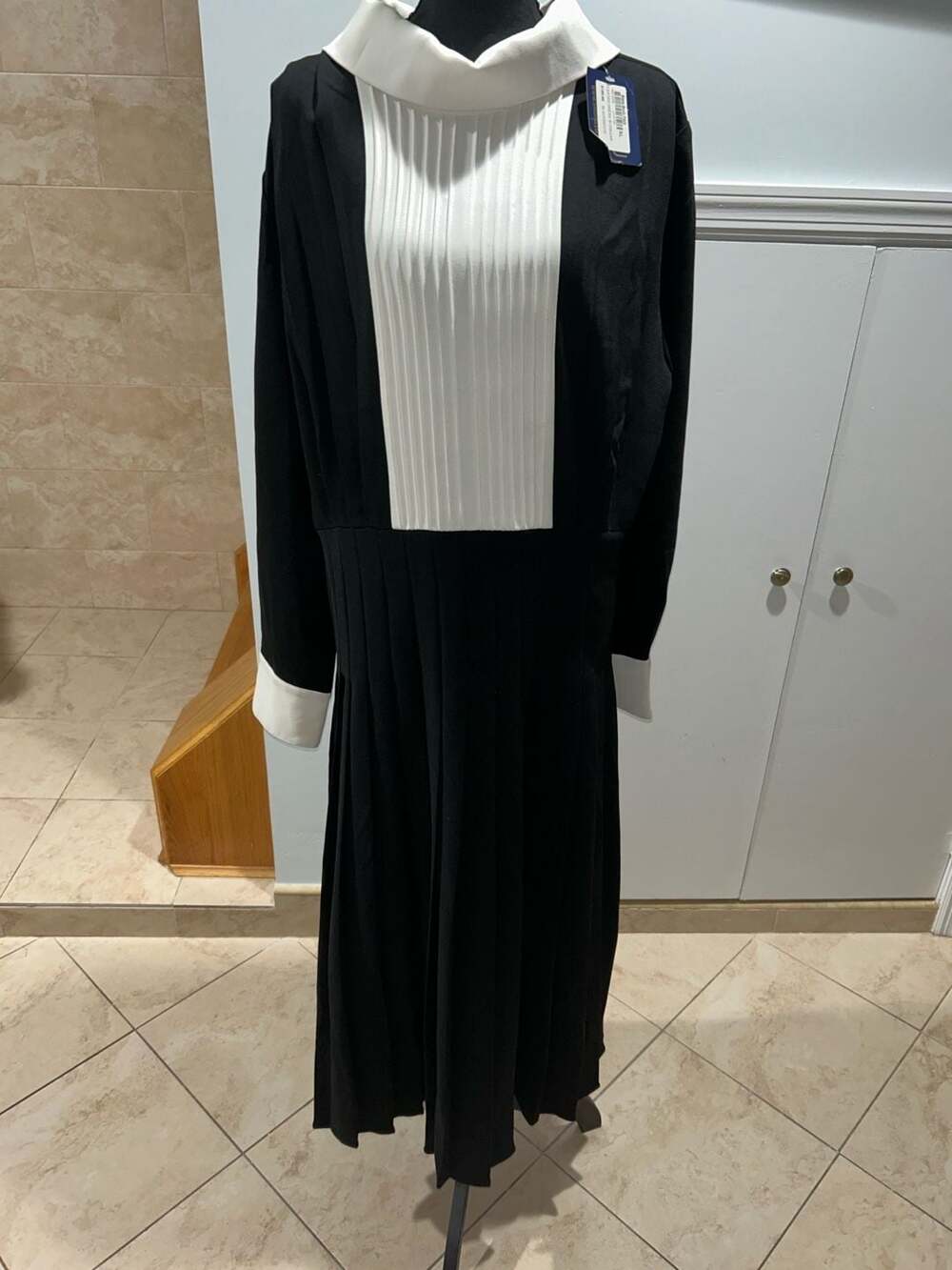 Anaya Black and White Long Sleeve Pleated Midi Dress Size XL